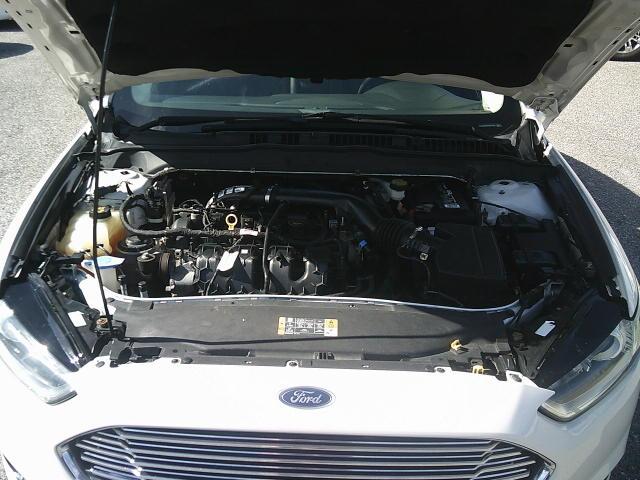 2013 WHITE /Black Ford Fusion Titanium (3FA6P0K93DR) with an 2.0L L4 DOHC 16V engine, Automatic transmission, located at 4000 Bee Ridge Road, Sarasota, FL, 34233, (941) 926-0300, 27.298664, -82.489151 - Photo#8