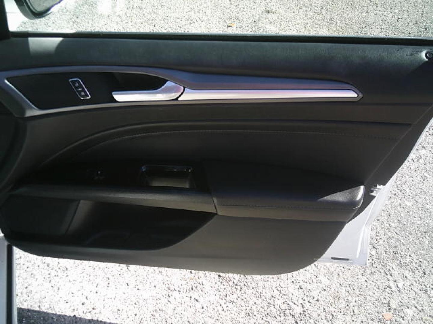 2013 WHITE /Black Ford Fusion Titanium (3FA6P0K93DR) with an 2.0L L4 DOHC 16V engine, Automatic transmission, located at 4000 Bee Ridge Road, Sarasota, FL, 34233, (941) 926-0300, 27.298664, -82.489151 - Photo#12