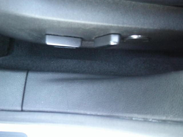 2013 WHITE /Black Ford Fusion Titanium (3FA6P0K93DR) with an 2.0L L4 DOHC 16V engine, Automatic transmission, located at 4000 Bee Ridge Road, Sarasota, FL, 34233, (941) 926-0300, 27.298664, -82.489151 - Photo#15