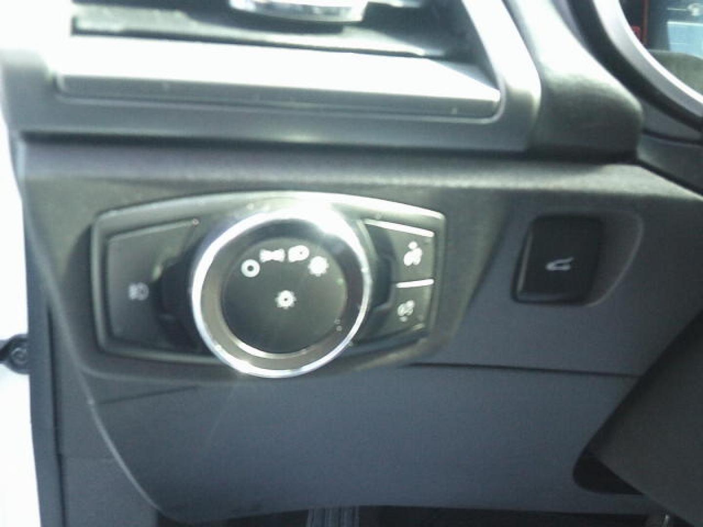 2013 WHITE /Black Ford Fusion Titanium (3FA6P0K93DR) with an 2.0L L4 DOHC 16V engine, Automatic transmission, located at 4000 Bee Ridge Road, Sarasota, FL, 34233, (941) 926-0300, 27.298664, -82.489151 - Photo#16