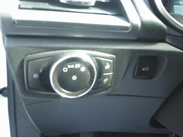 2013 WHITE /Black Ford Fusion Titanium (3FA6P0K93DR) with an 2.0L L4 DOHC 16V engine, Automatic transmission, located at 4000 Bee Ridge Road, Sarasota, FL, 34233, (941) 926-0300, 27.298664, -82.489151 - Photo#16