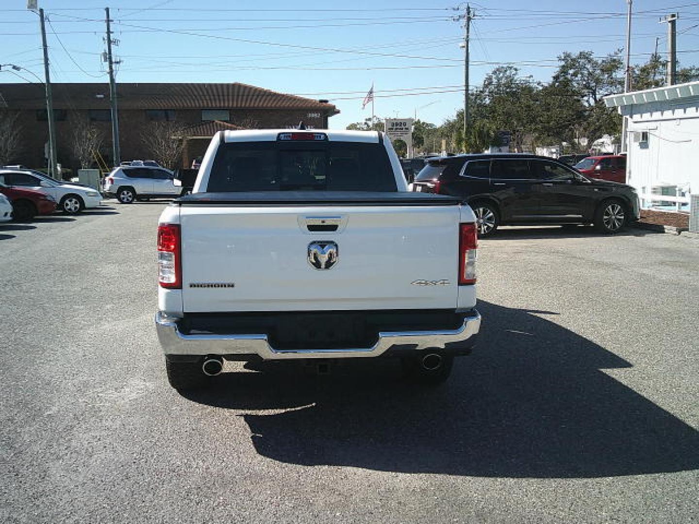 2019 WHITE /Gray RAM 1500 Big Horn Crew Cab SWB 4WD (1C6SRFFT5KN) with an 5.7L V8 OHV 16V engine, 8A transmission, located at 4000 Bee Ridge Road, Sarasota, FL, 34233, (941) 926-0300, 27.298664, -82.489151 - Photo#4