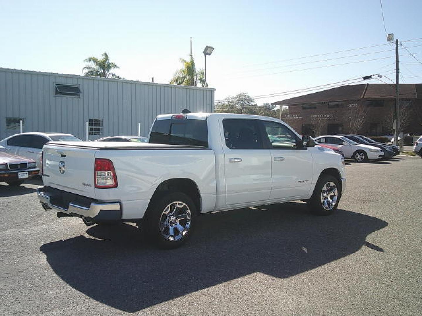 2019 WHITE /Gray RAM 1500 Big Horn Crew Cab SWB 4WD (1C6SRFFT5KN) with an 5.7L V8 OHV 16V engine, 8A transmission, located at 4000 Bee Ridge Road, Sarasota, FL, 34233, (941) 926-0300, 27.298664, -82.489151 - Photo#5