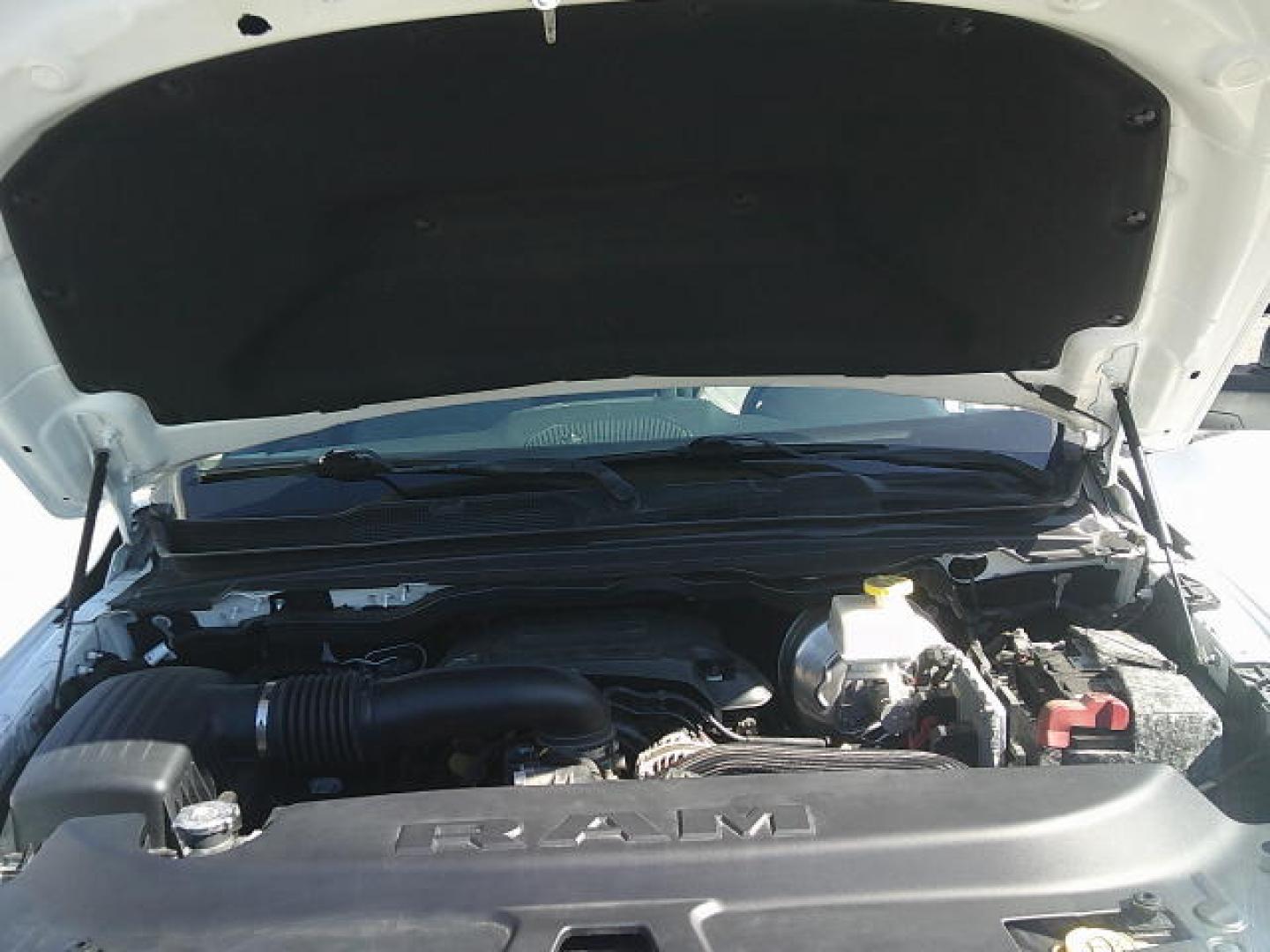 2019 WHITE /Gray RAM 1500 Big Horn Crew Cab SWB 4WD (1C6SRFFT5KN) with an 5.7L V8 OHV 16V engine, 8A transmission, located at 4000 Bee Ridge Road, Sarasota, FL, 34233, (941) 926-0300, 27.298664, -82.489151 - Photo#10