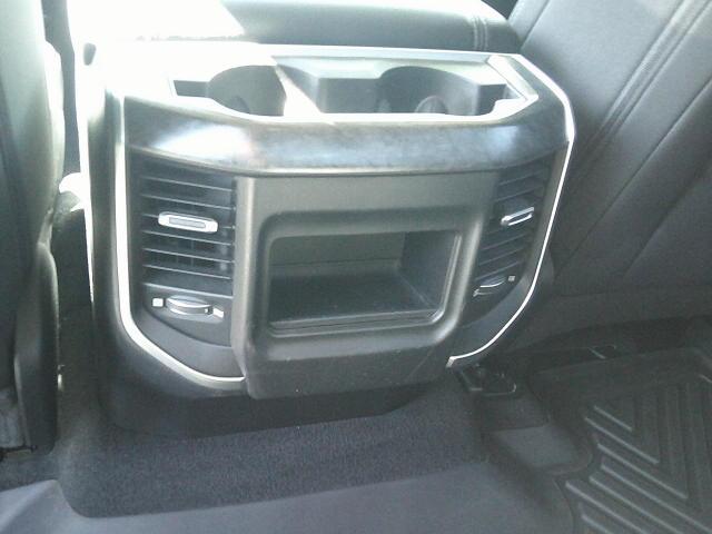 2019 WHITE /Gray RAM 1500 Big Horn Crew Cab SWB 4WD (1C6SRFFT5KN) with an 5.7L V8 OHV 16V engine, 8A transmission, located at 4000 Bee Ridge Road, Sarasota, FL, 34233, (941) 926-0300, 27.298664, -82.489151 - Photo#12