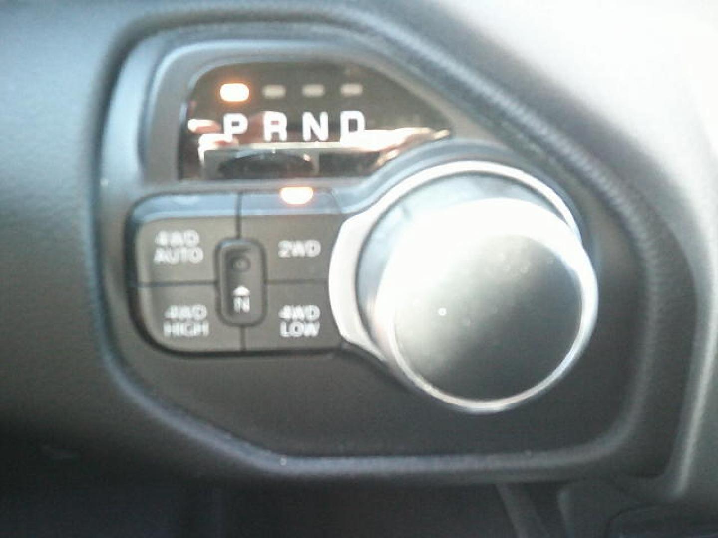 2019 WHITE /Gray RAM 1500 Big Horn Crew Cab SWB 4WD (1C6SRFFT5KN) with an 5.7L V8 OHV 16V engine, 8A transmission, located at 4000 Bee Ridge Road, Sarasota, FL, 34233, (941) 926-0300, 27.298664, -82.489151 - Photo#24