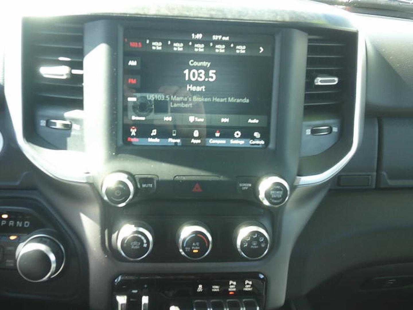 2019 WHITE /Gray RAM 1500 Big Horn Crew Cab SWB 4WD (1C6SRFFT5KN) with an 5.7L V8 OHV 16V engine, 8A transmission, located at 4000 Bee Ridge Road, Sarasota, FL, 34233, (941) 926-0300, 27.298664, -82.489151 - Photo#26