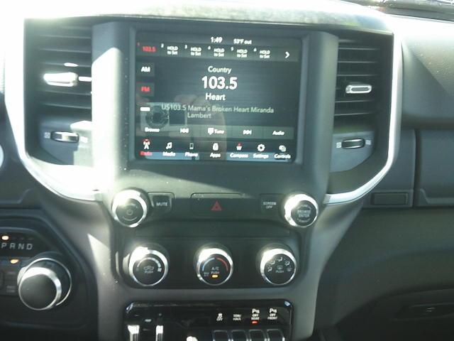 2019 WHITE /Gray RAM 1500 Big Horn Crew Cab SWB 4WD (1C6SRFFT5KN) with an 5.7L V8 OHV 16V engine, 8A transmission, located at 4000 Bee Ridge Road, Sarasota, FL, 34233, (941) 926-0300, 27.298664, -82.489151 - Photo#26