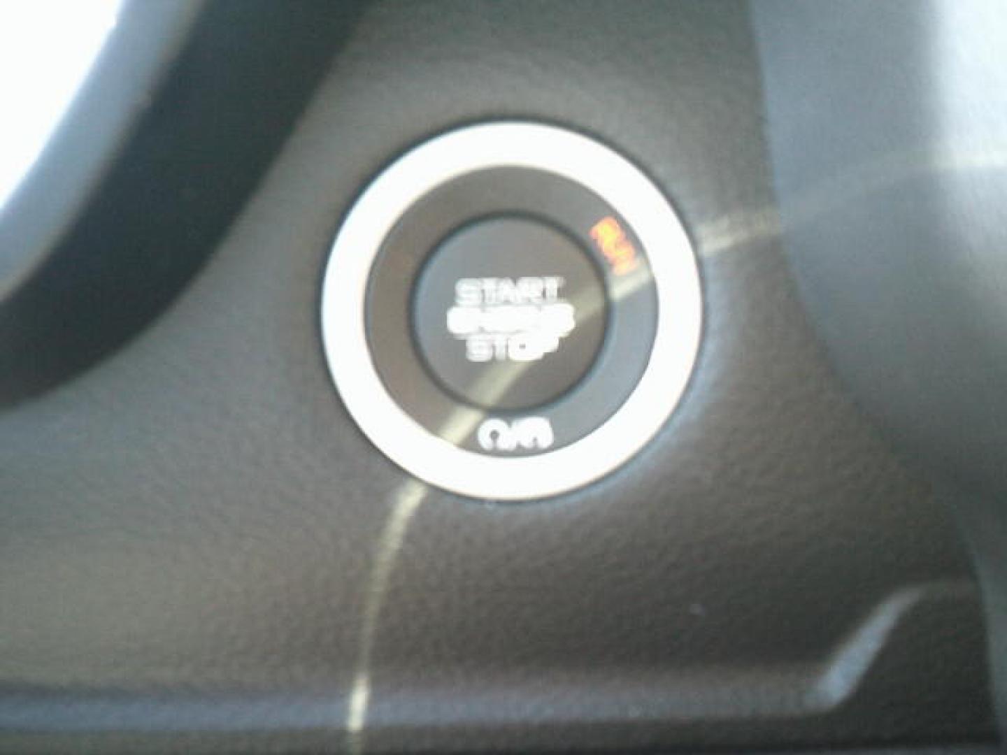 2019 WHITE /Gray RAM 1500 Big Horn Crew Cab SWB 4WD (1C6SRFFT5KN) with an 5.7L V8 OHV 16V engine, 8A transmission, located at 4000 Bee Ridge Road, Sarasota, FL, 34233, (941) 926-0300, 27.298664, -82.489151 - Photo#25