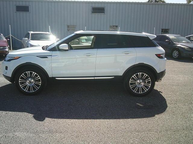 2012 WHITE /Beige Land Rover Range Rover Evoque Prestige Premium 5-Door (SALVV2BG9CH) with an 2.0L L4 DOHC 24V TURBO engine, 6-Speed Automatic transmission, located at 4000 Bee Ridge Road, Sarasota, FL, 34233, (941) 926-0300, 27.298664, -82.489151 - Photo#2