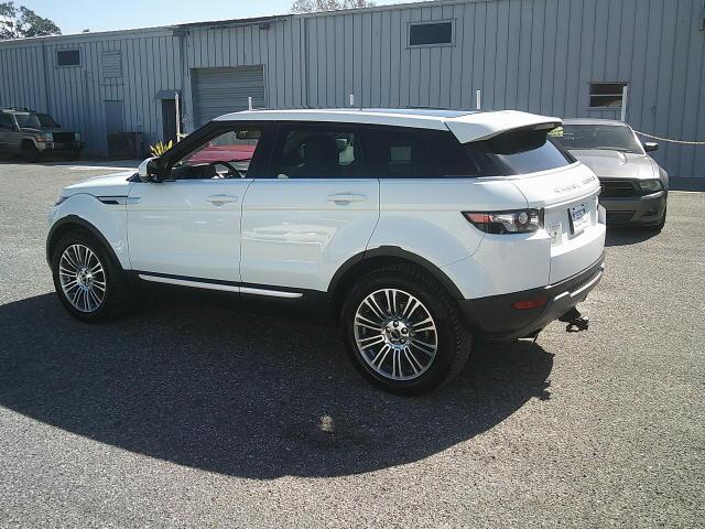 2012 WHITE /Beige Land Rover Range Rover Evoque Prestige Premium 5-Door (SALVV2BG9CH) with an 2.0L L4 DOHC 24V TURBO engine, 6-Speed Automatic transmission, located at 4000 Bee Ridge Road, Sarasota, FL, 34233, (941) 926-0300, 27.298664, -82.489151 - Photo#3