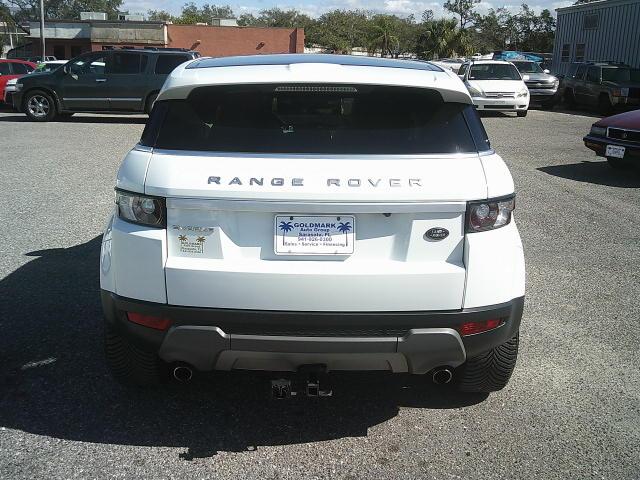 2012 WHITE /Beige Land Rover Range Rover Evoque Prestige Premium 5-Door (SALVV2BG9CH) with an 2.0L L4 DOHC 24V TURBO engine, 6-Speed Automatic transmission, located at 4000 Bee Ridge Road, Sarasota, FL, 34233, (941) 926-0300, 27.298664, -82.489151 - Photo#4