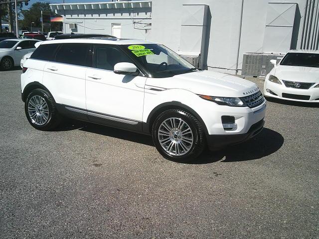 2012 WHITE /Beige Land Rover Range Rover Evoque Prestige Premium 5-Door (SALVV2BG9CH) with an 2.0L L4 DOHC 24V TURBO engine, 6-Speed Automatic transmission, located at 4000 Bee Ridge Road, Sarasota, FL, 34233, (941) 926-0300, 27.298664, -82.489151 - Photo#7