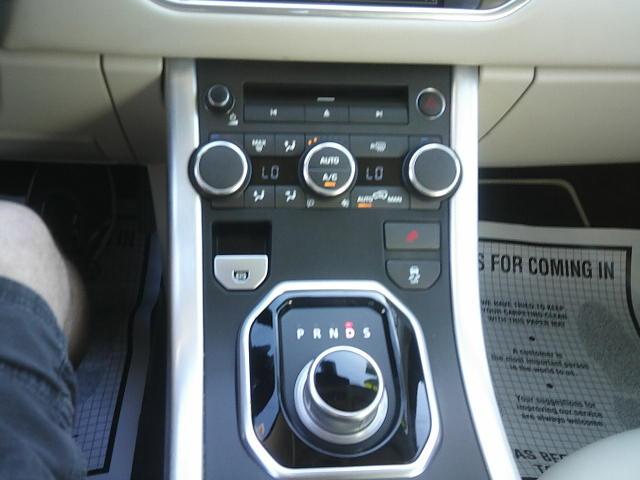 2012 WHITE /Beige Land Rover Range Rover Evoque Prestige Premium 5-Door (SALVV2BG9CH) with an 2.0L L4 DOHC 24V TURBO engine, 6-Speed Automatic transmission, located at 4000 Bee Ridge Road, Sarasota, FL, 34233, (941) 926-0300, 27.298664, -82.489151 - Photo#26