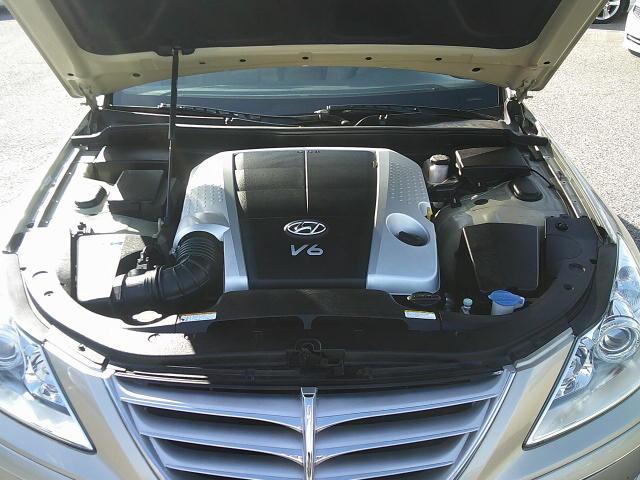 2011 Gold /Beige Hyundai Genesis 3.8L (KMHGC4DE5BU) with an 3.8L V6 DOHC 24V engine, 6-Speed Automatic transmission, located at 4000 Bee Ridge Road, Sarasota, FL, 34233, (941) 926-0300, 27.298664, -82.489151 - Photo#8