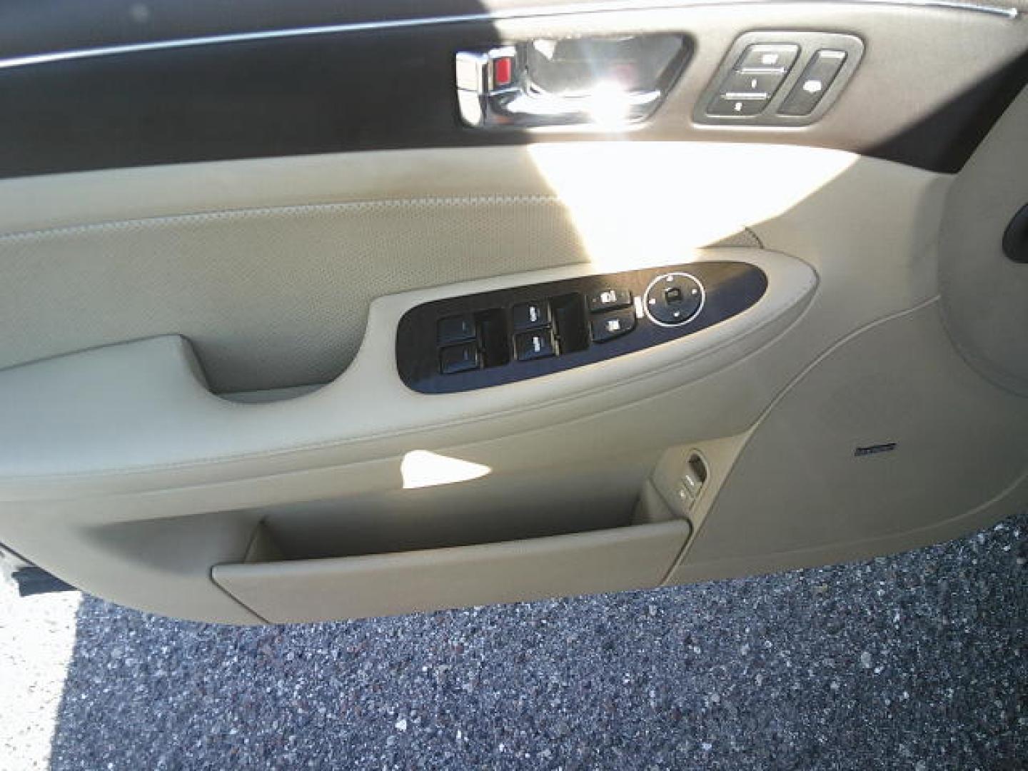 2011 Gold /Beige Hyundai Genesis 3.8L (KMHGC4DE5BU) with an 3.8L V6 DOHC 24V engine, 6-Speed Automatic transmission, located at 4000 Bee Ridge Road, Sarasota, FL, 34233, (941) 926-0300, 27.298664, -82.489151 - Photo#15