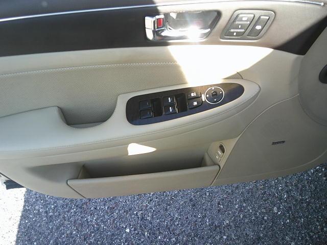 2011 Gold /Beige Hyundai Genesis 3.8L (KMHGC4DE5BU) with an 3.8L V6 DOHC 24V engine, 6-Speed Automatic transmission, located at 4000 Bee Ridge Road, Sarasota, FL, 34233, (941) 926-0300, 27.298664, -82.489151 - Photo#15