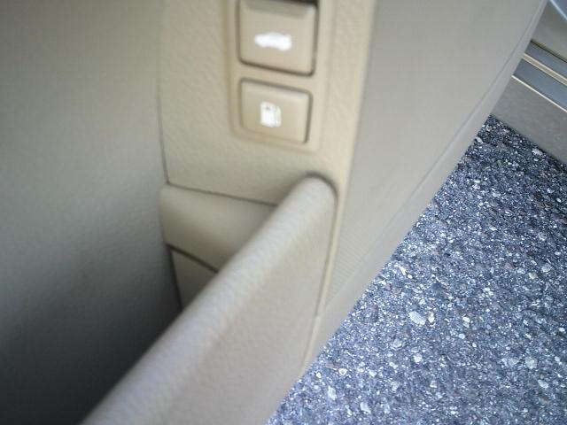 2011 Gold /Beige Hyundai Genesis 3.8L (KMHGC4DE5BU) with an 3.8L V6 DOHC 24V engine, 6-Speed Automatic transmission, located at 4000 Bee Ridge Road, Sarasota, FL, 34233, (941) 926-0300, 27.298664, -82.489151 - Photo#16