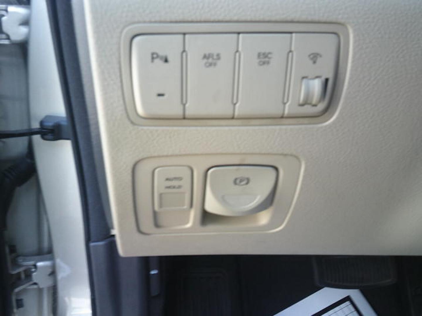 2011 Gold /Beige Hyundai Genesis 3.8L (KMHGC4DE5BU) with an 3.8L V6 DOHC 24V engine, 6-Speed Automatic transmission, located at 4000 Bee Ridge Road, Sarasota, FL, 34233, (941) 926-0300, 27.298664, -82.489151 - Photo#18