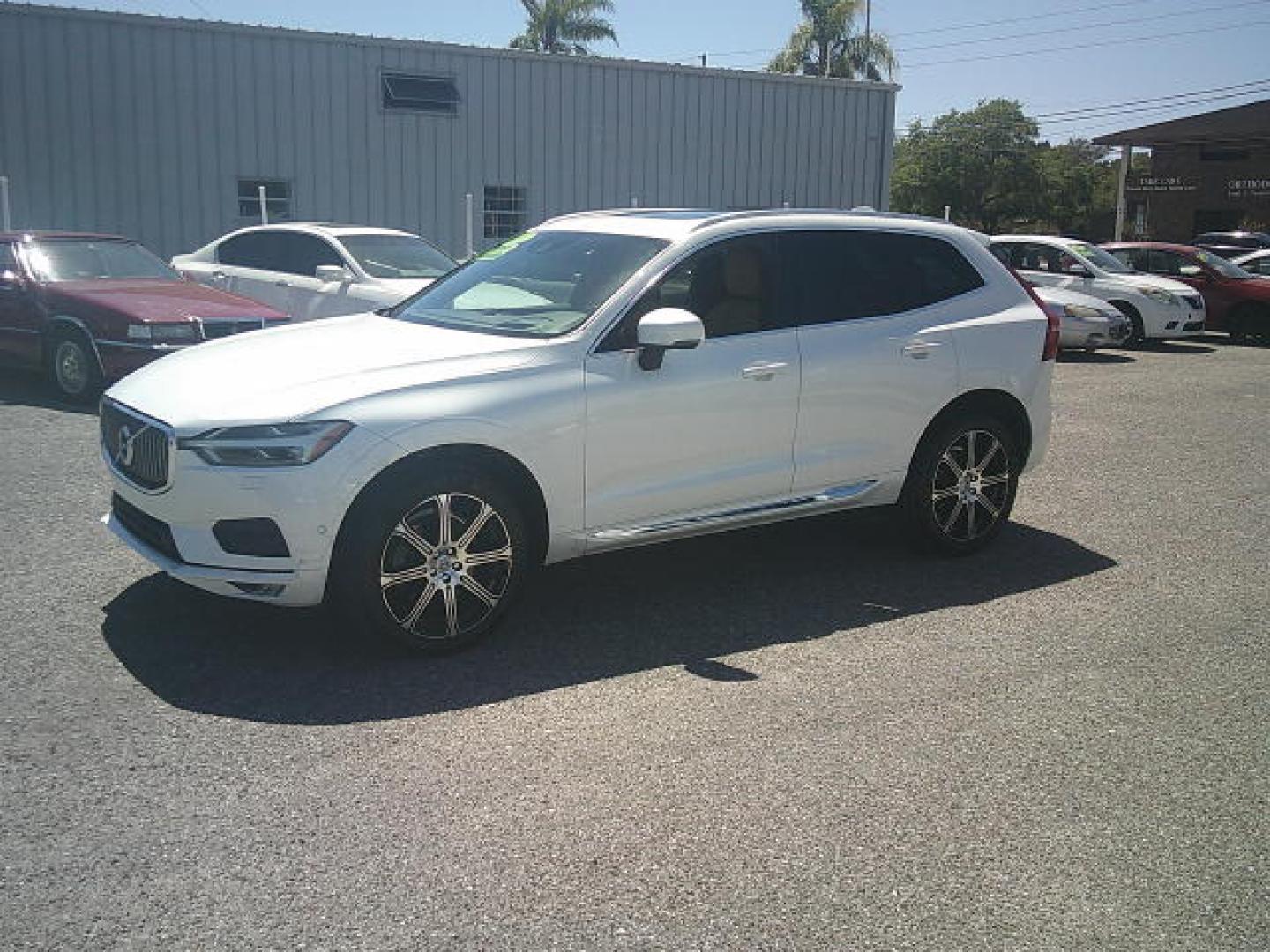 2018 WHITE /Brown Volvo XC60 T6 Inscription AWD (LYVA22RL0JB) with an 2.0L L4 DOHC 16V engine, 6A transmission, located at 4000 Bee Ridge Road, Sarasota, FL, 34233, (941) 926-0300, 27.298664, -82.489151 - Photo#0