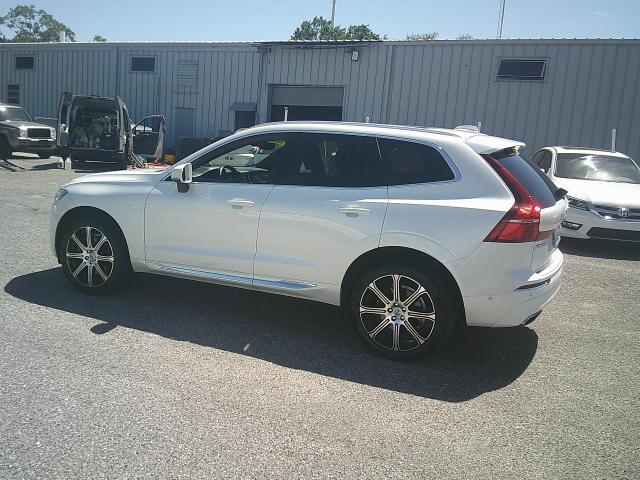 2018 WHITE /Brown Volvo XC60 T6 Inscription AWD (LYVA22RL0JB) with an 2.0L L4 DOHC 16V engine, 6A transmission, located at 4000 Bee Ridge Road, Sarasota, FL, 34233, (941) 926-0300, 27.298664, -82.489151 - Photo#3