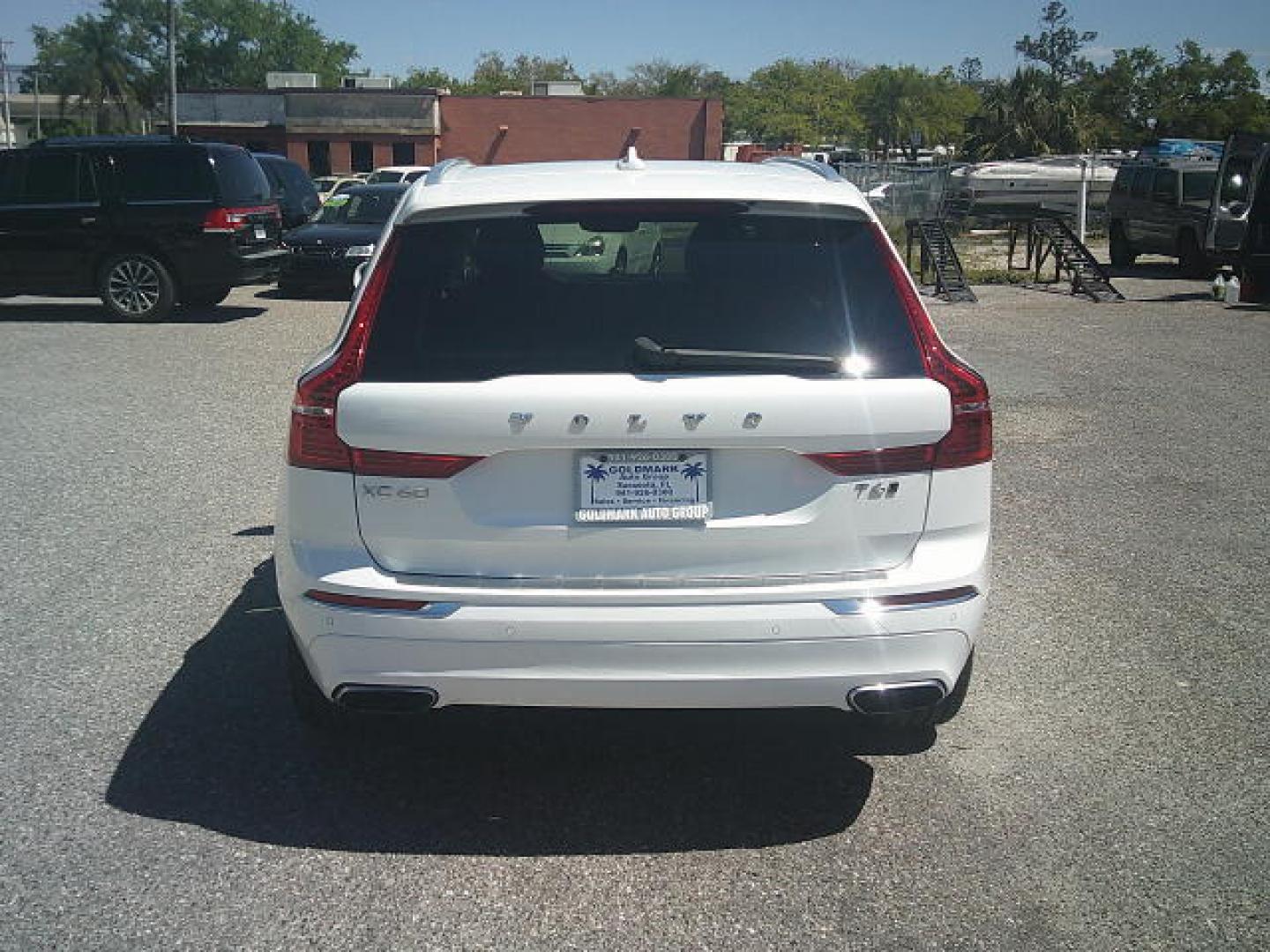 2018 WHITE /Brown Volvo XC60 T6 Inscription AWD (LYVA22RL0JB) with an 2.0L L4 DOHC 16V engine, 6A transmission, located at 4000 Bee Ridge Road, Sarasota, FL, 34233, (941) 926-0300, 27.298664, -82.489151 - Photo#4