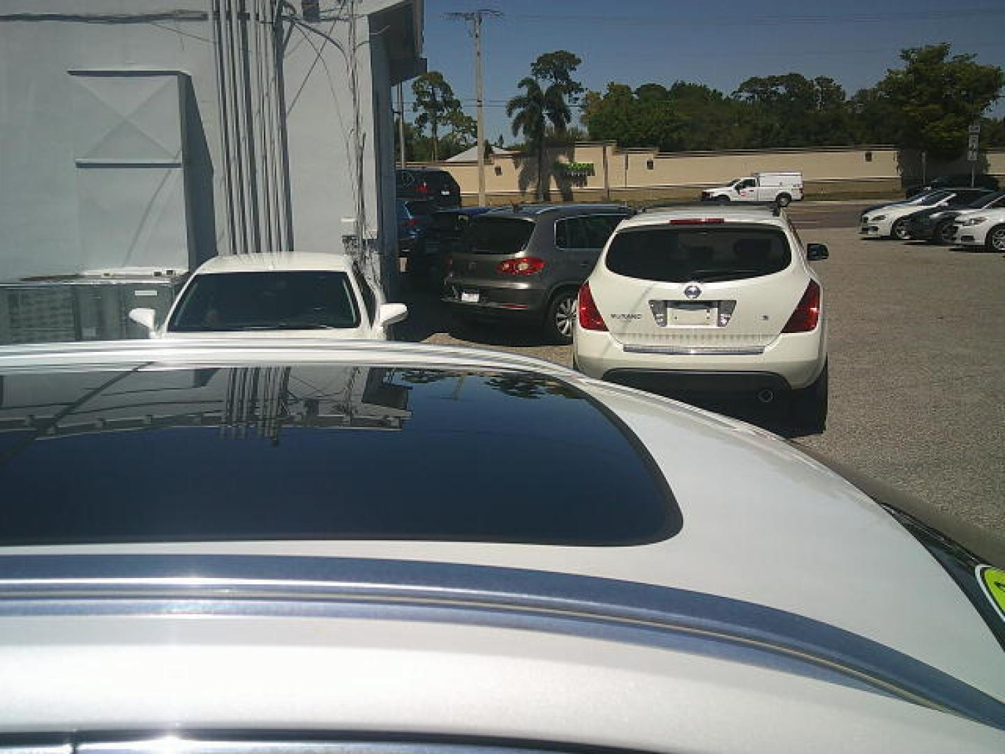 2018 WHITE /Brown Volvo XC60 T6 Inscription AWD (LYVA22RL0JB) with an 2.0L L4 DOHC 16V engine, 6A transmission, located at 4000 Bee Ridge Road, Sarasota, FL, 34233, (941) 926-0300, 27.298664, -82.489151 - Photo#8