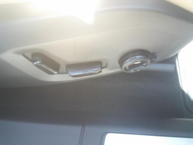 2018 WHITE /Brown Volvo XC60 T6 Inscription AWD (LYVA22RL0JB) with an 2.0L L4 DOHC 16V engine, 6A transmission, located at 4000 Bee Ridge Road, Sarasota, FL, 34233, (941) 926-0300, 27.298664, -82.489151 - Photo#16