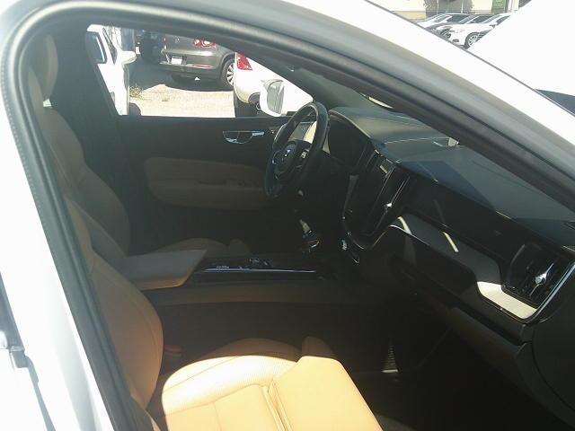 2018 WHITE /Brown Volvo XC60 T6 Inscription AWD (LYVA22RL0JB) with an 2.0L L4 DOHC 16V engine, 6A transmission, located at 4000 Bee Ridge Road, Sarasota, FL, 34233, (941) 926-0300, 27.298664, -82.489151 - Photo#17