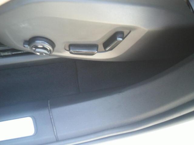 2018 WHITE /Brown Volvo XC60 T6 Inscription AWD (LYVA22RL0JB) with an 2.0L L4 DOHC 16V engine, 6A transmission, located at 4000 Bee Ridge Road, Sarasota, FL, 34233, (941) 926-0300, 27.298664, -82.489151 - Photo#18