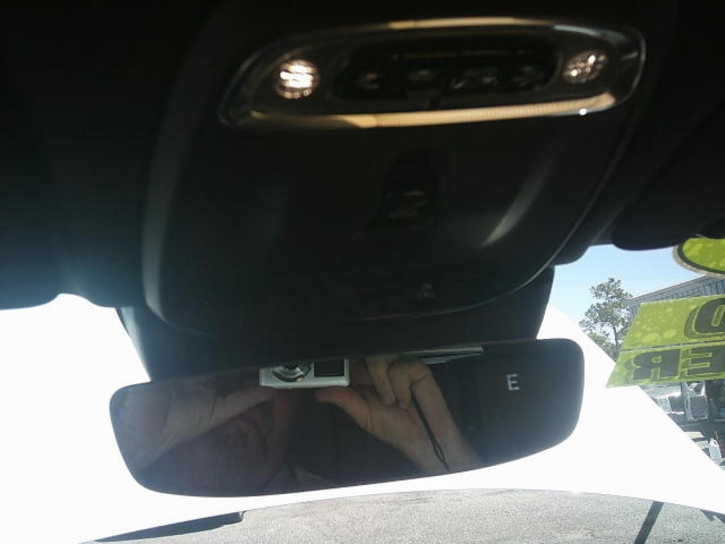 2018 WHITE /Brown Volvo XC60 T6 Inscription AWD (LYVA22RL0JB) with an 2.0L L4 DOHC 16V engine, 6A transmission, located at 4000 Bee Ridge Road, Sarasota, FL, 34233, (941) 926-0300, 27.298664, -82.489151 - Photo#24