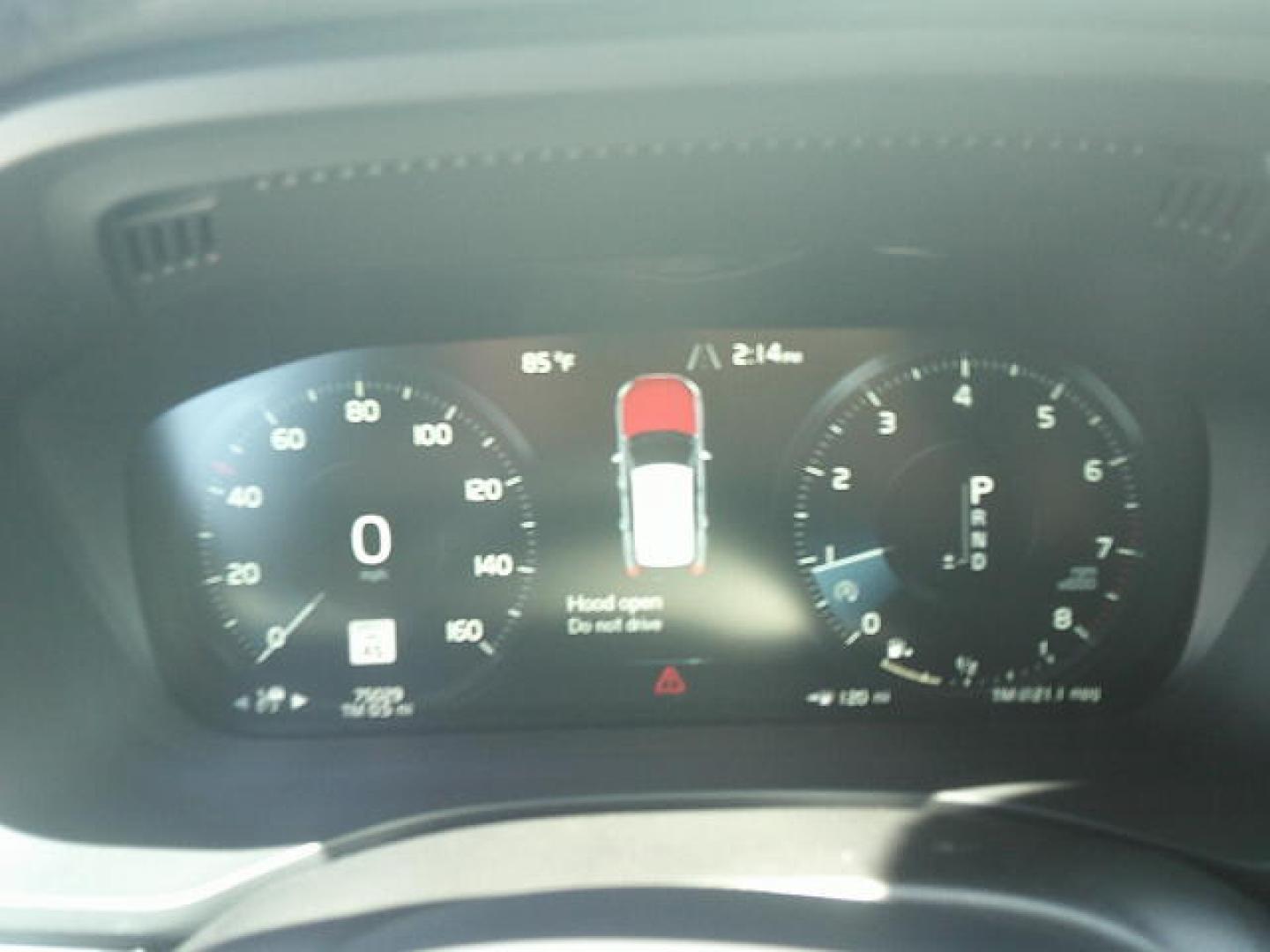 2018 WHITE /Brown Volvo XC60 T6 Inscription AWD (LYVA22RL0JB) with an 2.0L L4 DOHC 16V engine, 6A transmission, located at 4000 Bee Ridge Road, Sarasota, FL, 34233, (941) 926-0300, 27.298664, -82.489151 - Photo#26