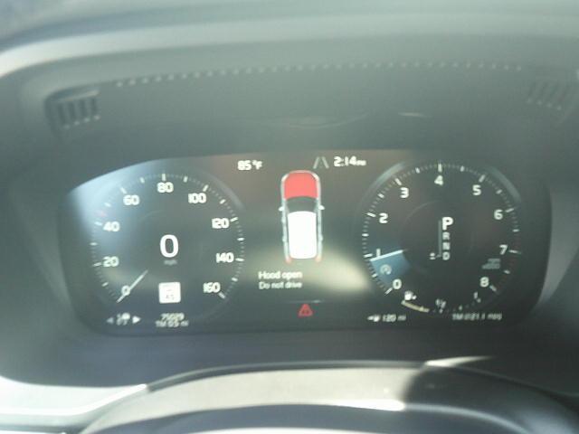 2018 WHITE /Brown Volvo XC60 T6 Inscription AWD (LYVA22RL0JB) with an 2.0L L4 DOHC 16V engine, 6A transmission, located at 4000 Bee Ridge Road, Sarasota, FL, 34233, (941) 926-0300, 27.298664, -82.489151 - Photo#26