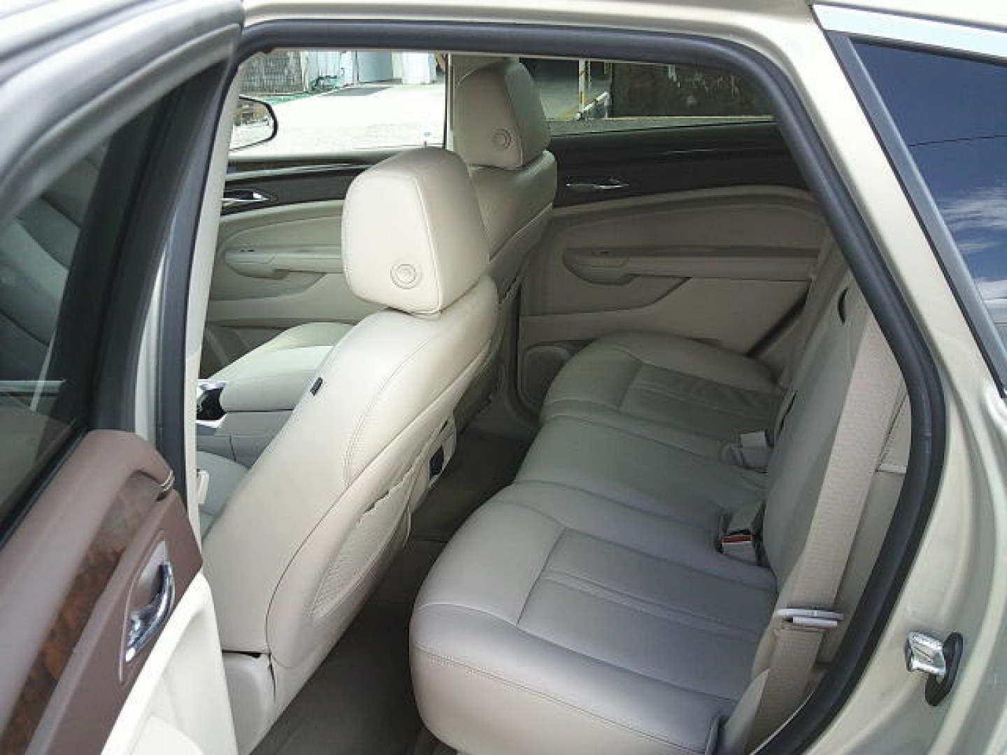 2011 Gold /Beige Cadillac SRX Luxury Collection (3GYFNAEYXBS) with an 3.0L V6 DOHC 24V engine, 6-Speed Automatic transmission, located at 4000 Bee Ridge Road, Sarasota, FL, 34233, (941) 926-0300, 27.298664, -82.489151- Photo#10