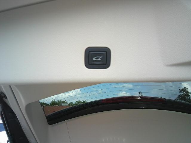 2011 Gold /Beige Cadillac SRX Luxury Collection (3GYFNAEYXBS) with an 3.0L V6 DOHC 24V engine, 6-Speed Automatic transmission, located at 4000 Bee Ridge Road, Sarasota, FL, 34233, (941) 926-0300, 27.298664, -82.489151 - Photo#12