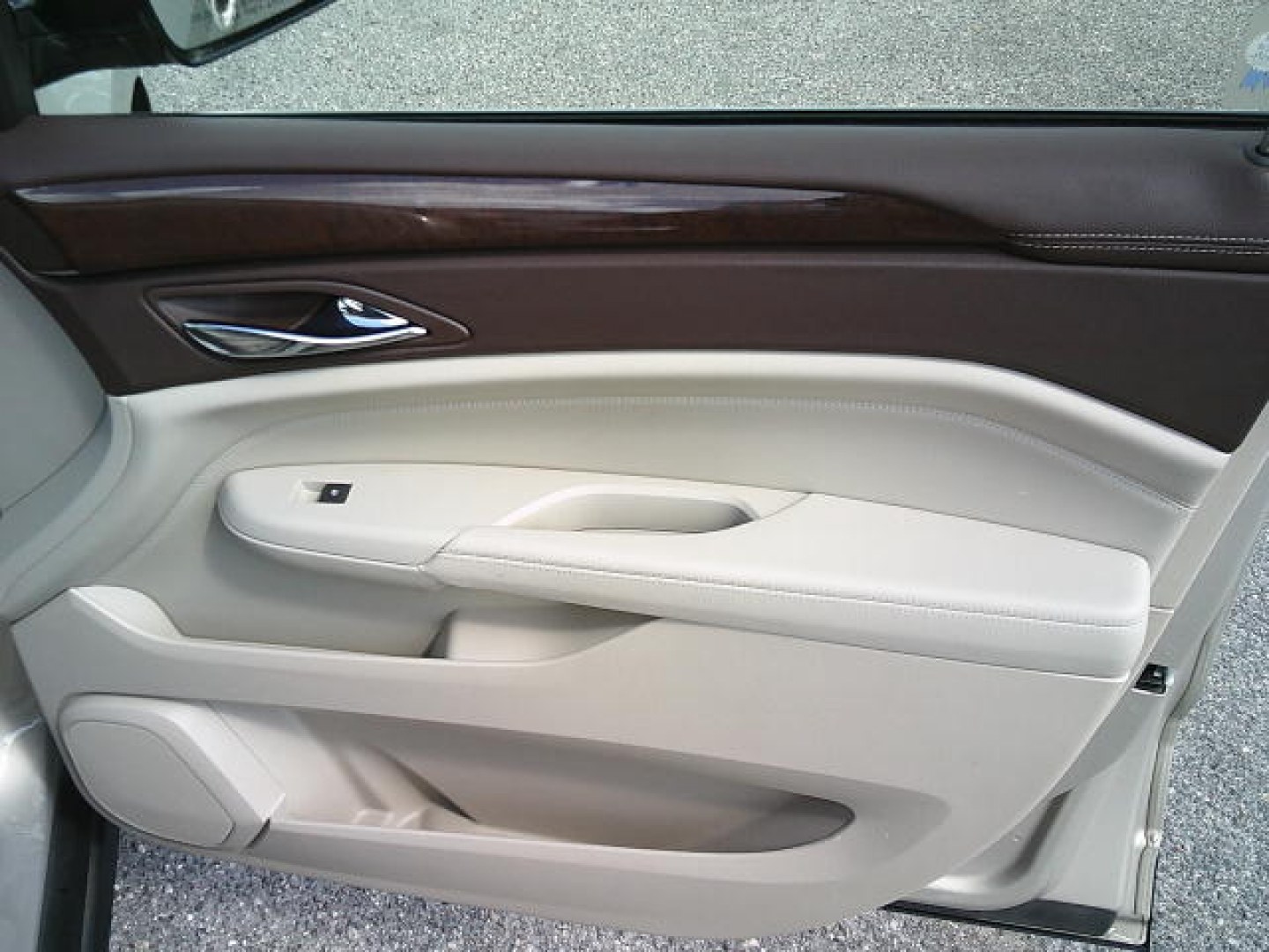 2011 Gold /Beige Cadillac SRX Luxury Collection (3GYFNAEYXBS) with an 3.0L V6 DOHC 24V engine, 6-Speed Automatic transmission, located at 4000 Bee Ridge Road, Sarasota, FL, 34233, (941) 926-0300, 27.298664, -82.489151- Photo#15