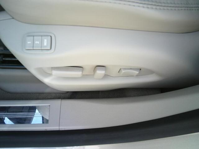 2011 Gold /Beige Cadillac SRX Luxury Collection (3GYFNAEYXBS) with an 3.0L V6 DOHC 24V engine, 6-Speed Automatic transmission, located at 4000 Bee Ridge Road, Sarasota, FL, 34233, (941) 926-0300, 27.298664, -82.489151 - Photo#19