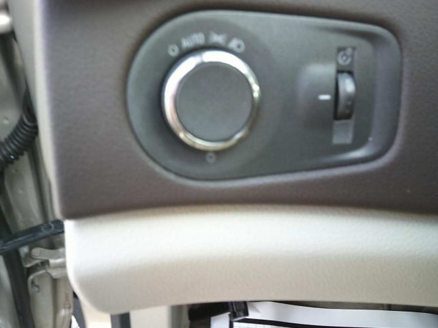 2011 Gold /Beige Cadillac SRX Luxury Collection (3GYFNAEYXBS) with an 3.0L V6 DOHC 24V engine, 6-Speed Automatic transmission, located at 4000 Bee Ridge Road, Sarasota, FL, 34233, (941) 926-0300, 27.298664, -82.489151- Photo#22