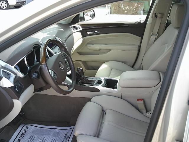 2011 Gold /Beige Cadillac SRX Luxury Collection (3GYFNAEYXBS) with an 3.0L V6 DOHC 24V engine, 6-Speed Automatic transmission, located at 4000 Bee Ridge Road, Sarasota, FL, 34233, (941) 926-0300, 27.298664, -82.489151 - Photo#20