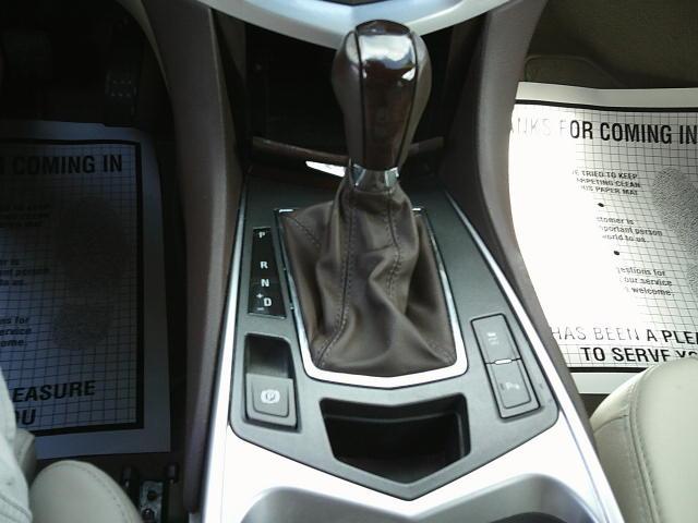 2011 Gold /Beige Cadillac SRX Luxury Collection (3GYFNAEYXBS) with an 3.0L V6 DOHC 24V engine, 6-Speed Automatic transmission, located at 4000 Bee Ridge Road, Sarasota, FL, 34233, (941) 926-0300, 27.298664, -82.489151 - Photo#24