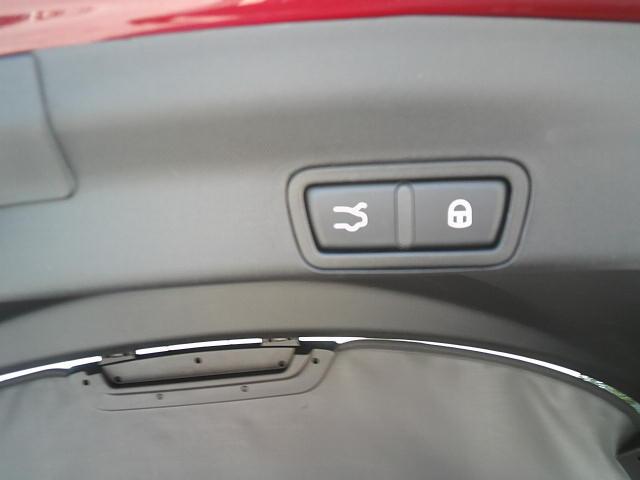 2018 Red /Black Alfa Romeo Stelvio Base (ZASFAKAN7J7) with an 2.0L L4 DOHC 16V engine, 8A transmission, located at 4000 Bee Ridge Road, Sarasota, FL, 34233, (941) 926-0300, 27.298664, -82.489151 - Photo#11