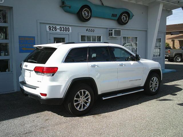 2014 WHITE /Beige Jeep Grand Cherokee Limited 2WD (1C4RJEBG5EC) with an 3.6L V6 DOHC 24V engine, 5-Speed Automatic transmission, located at 4000 Bee Ridge Road, Sarasota, FL, 34233, (941) 926-0300, 27.298664, -82.489151 - Photo#3