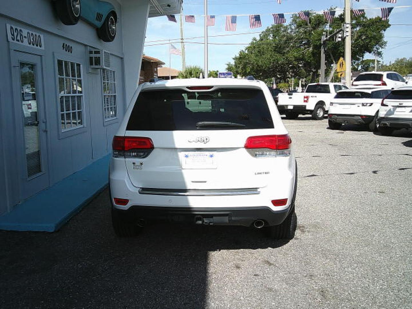 2014 WHITE /Beige Jeep Grand Cherokee Limited 2WD (1C4RJEBG5EC) with an 3.6L V6 DOHC 24V engine, 5-Speed Automatic transmission, located at 4000 Bee Ridge Road, Sarasota, FL, 34233, (941) 926-0300, 27.298664, -82.489151- Photo#3