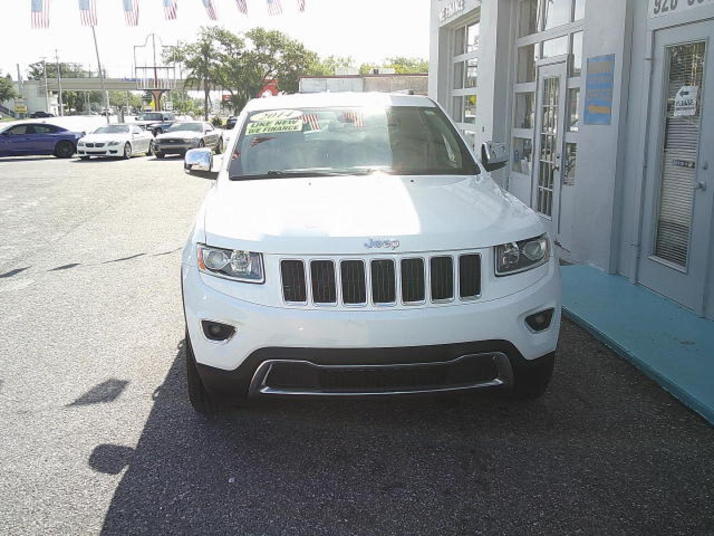 2014 WHITE /Beige Jeep Grand Cherokee Limited 2WD (1C4RJEBG5EC) with an 3.6L V6 DOHC 24V engine, 5-Speed Automatic transmission, located at 4000 Bee Ridge Road, Sarasota, FL, 34233, (941) 926-0300, 27.298664, -82.489151- Photo#6