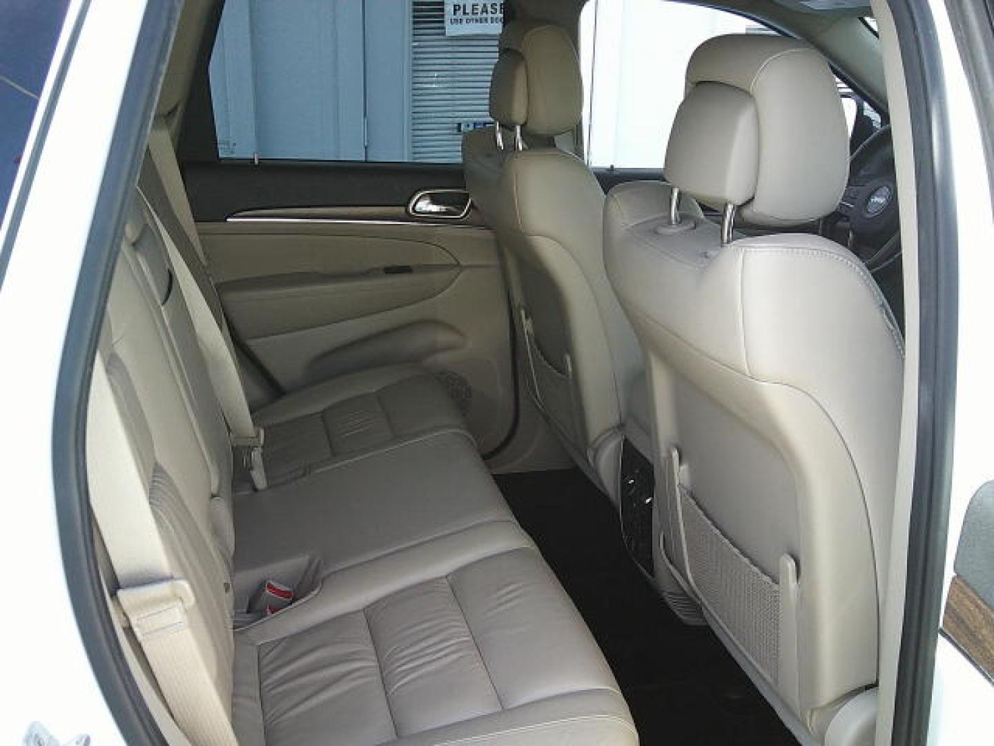 2014 WHITE /Beige Jeep Grand Cherokee Limited 2WD (1C4RJEBG5EC) with an 3.6L V6 DOHC 24V engine, 5-Speed Automatic transmission, located at 4000 Bee Ridge Road, Sarasota, FL, 34233, (941) 926-0300, 27.298664, -82.489151- Photo#15