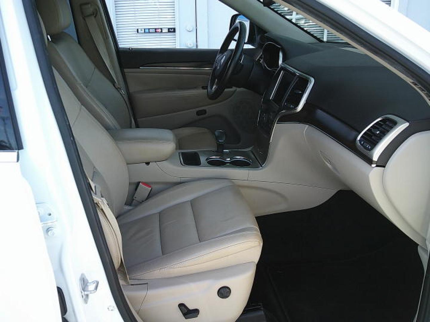 2014 WHITE /Beige Jeep Grand Cherokee Limited 2WD (1C4RJEBG5EC) with an 3.6L V6 DOHC 24V engine, 5-Speed Automatic transmission, located at 4000 Bee Ridge Road, Sarasota, FL, 34233, (941) 926-0300, 27.298664, -82.489151- Photo#16