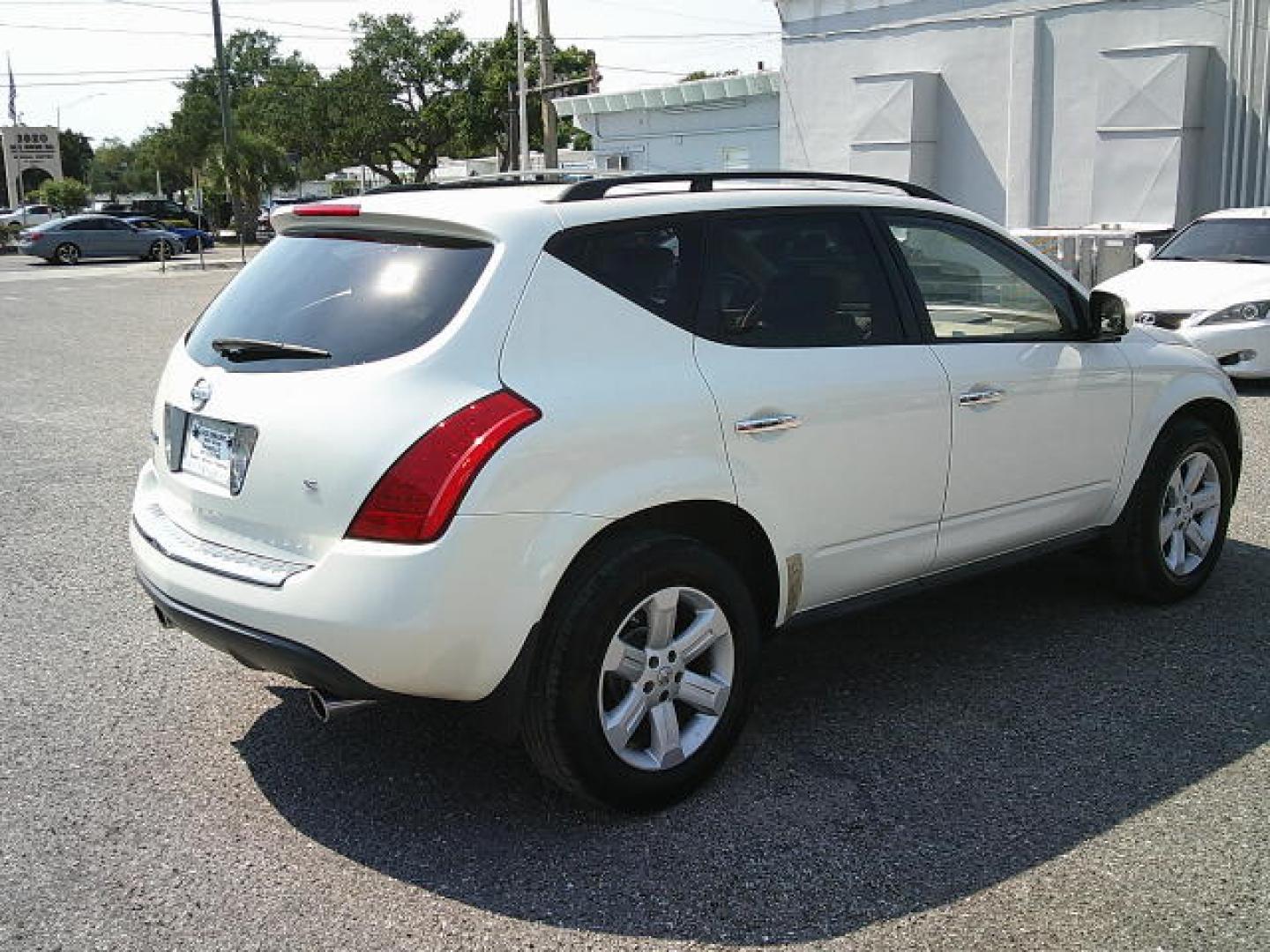 2007 WHITE /Beige Nissan Murano S 2WD (JN8AZ08T87W) with an 3.5L V6 DOHC 24V engine, Automatic CVT Overdrive transmission, located at 4000 Bee Ridge Road, Sarasota, FL, 34233, (941) 926-0300, 27.298664, -82.489151- Photo#5