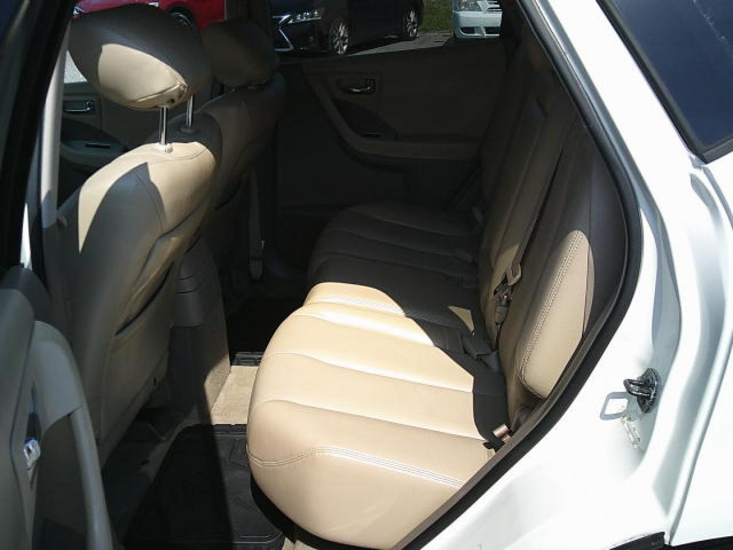 2007 WHITE /Beige Nissan Murano S 2WD (JN8AZ08T87W) with an 3.5L V6 DOHC 24V engine, Automatic CVT Overdrive transmission, located at 4000 Bee Ridge Road, Sarasota, FL, 34233, (941) 926-0300, 27.298664, -82.489151- Photo#9