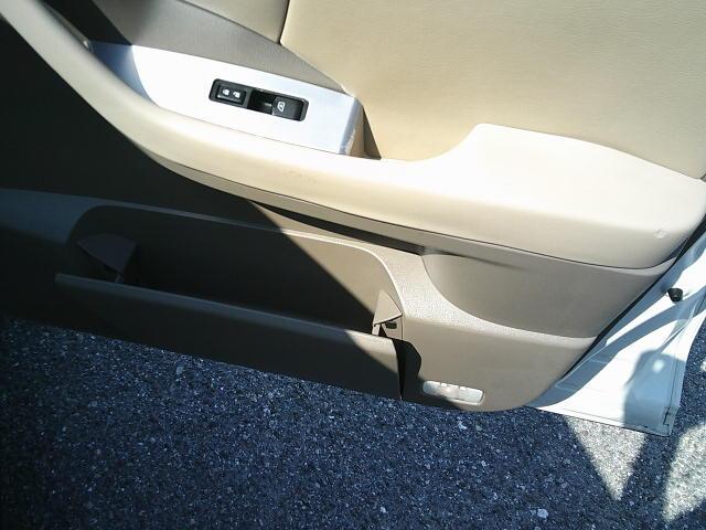 2007 WHITE /Beige Nissan Murano S 2WD (JN8AZ08T87W) with an 3.5L V6 DOHC 24V engine, Automatic CVT Overdrive transmission, located at 4000 Bee Ridge Road, Sarasota, FL, 34233, (941) 926-0300, 27.298664, -82.489151 - Photo#12