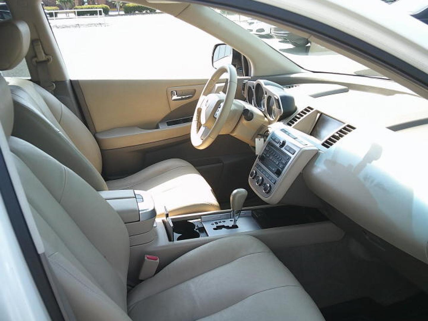 2007 WHITE /Beige Nissan Murano S 2WD (JN8AZ08T87W) with an 3.5L V6 DOHC 24V engine, Automatic CVT Overdrive transmission, located at 4000 Bee Ridge Road, Sarasota, FL, 34233, (941) 926-0300, 27.298664, -82.489151- Photo#13